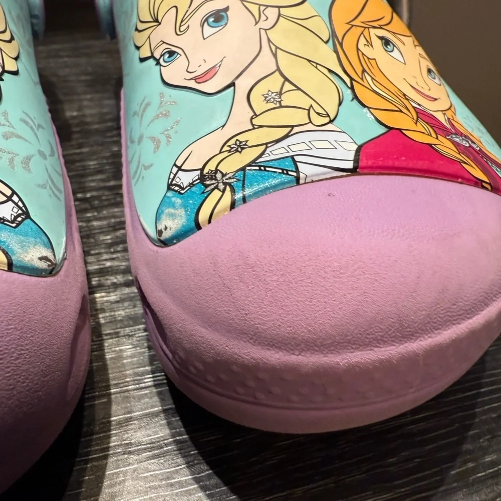 Frozen Crocs - Elsa and Anna Size J1 (big kids) - Picture 4 of 14